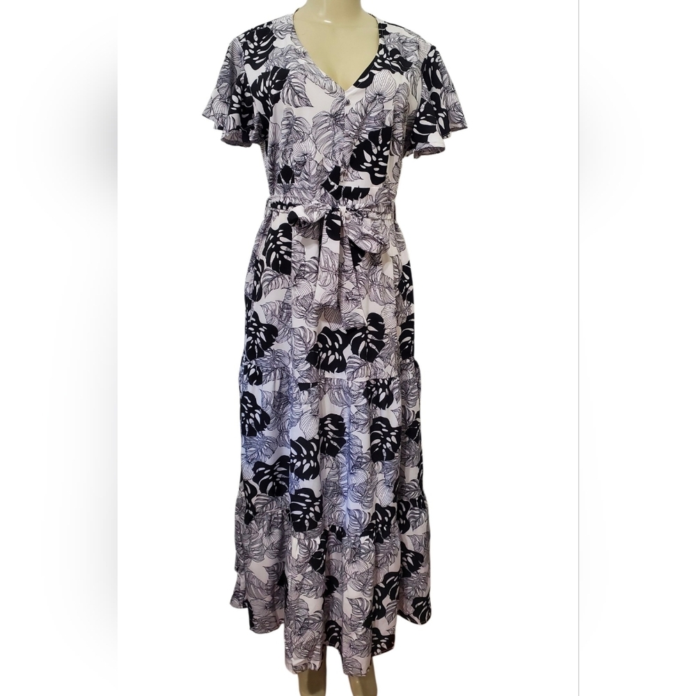 Chic Monochrome Leaf Print Midi Dress